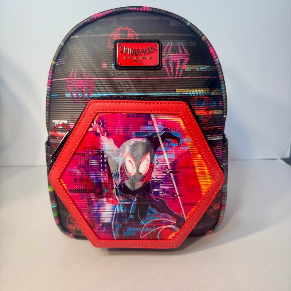 NWT. Loungefly Marvel Spider-Man Lenticular glow in the dark Mini Backpack